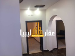 شقّة نظيفة للّإيجار مكيّفة وبها مصعد بأبي نواس